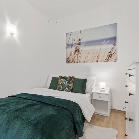 Garden Haven Studio In Old Town Братислава Екстериор снимка