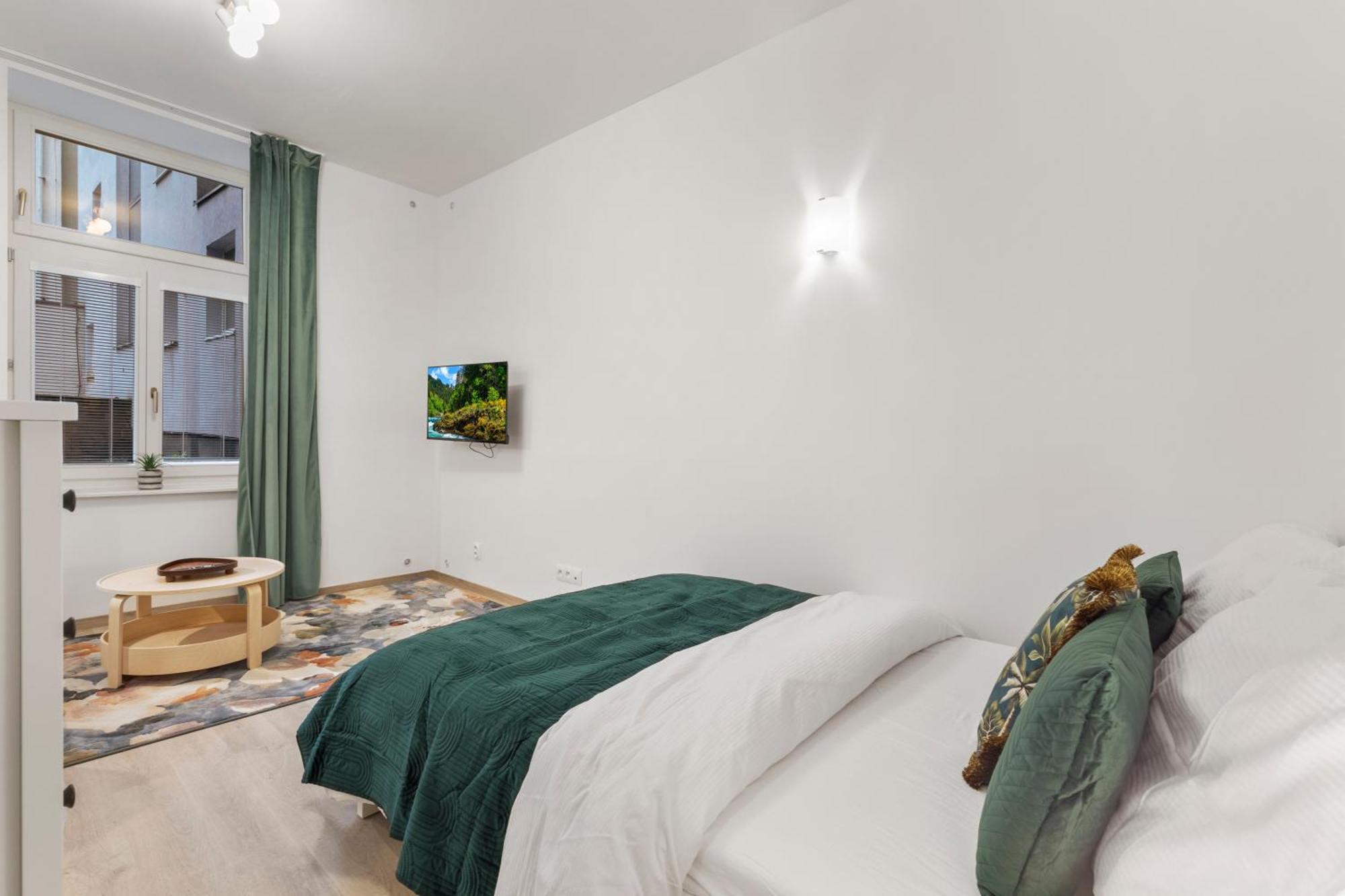 Garden Haven Studio In Old Town Братислава Екстериор снимка