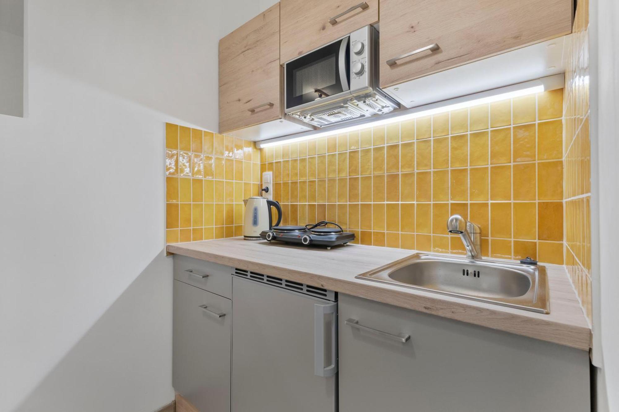 Garden Haven Studio In Old Town Братислава Екстериор снимка