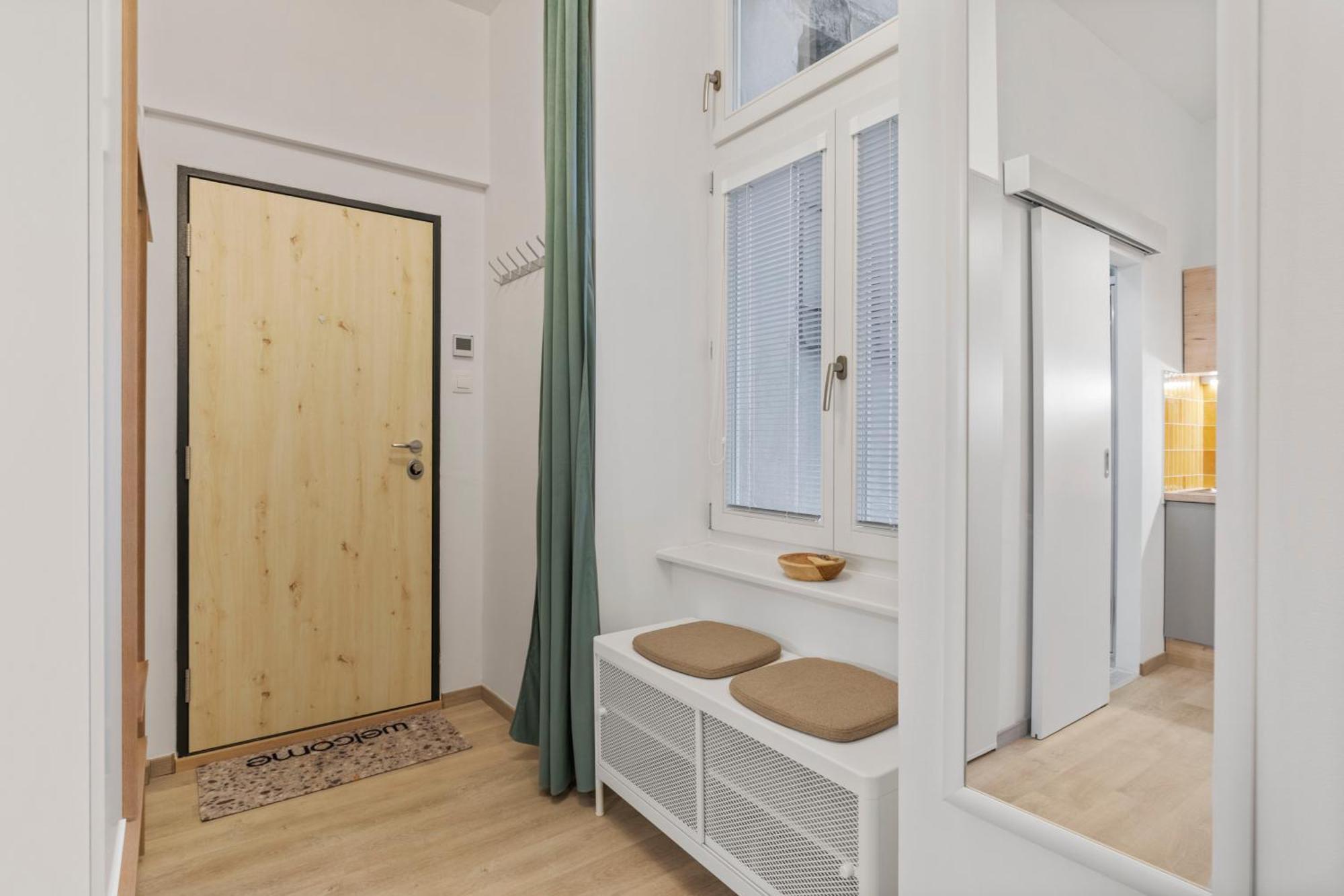 Garden Haven Studio In Old Town Братислава Екстериор снимка